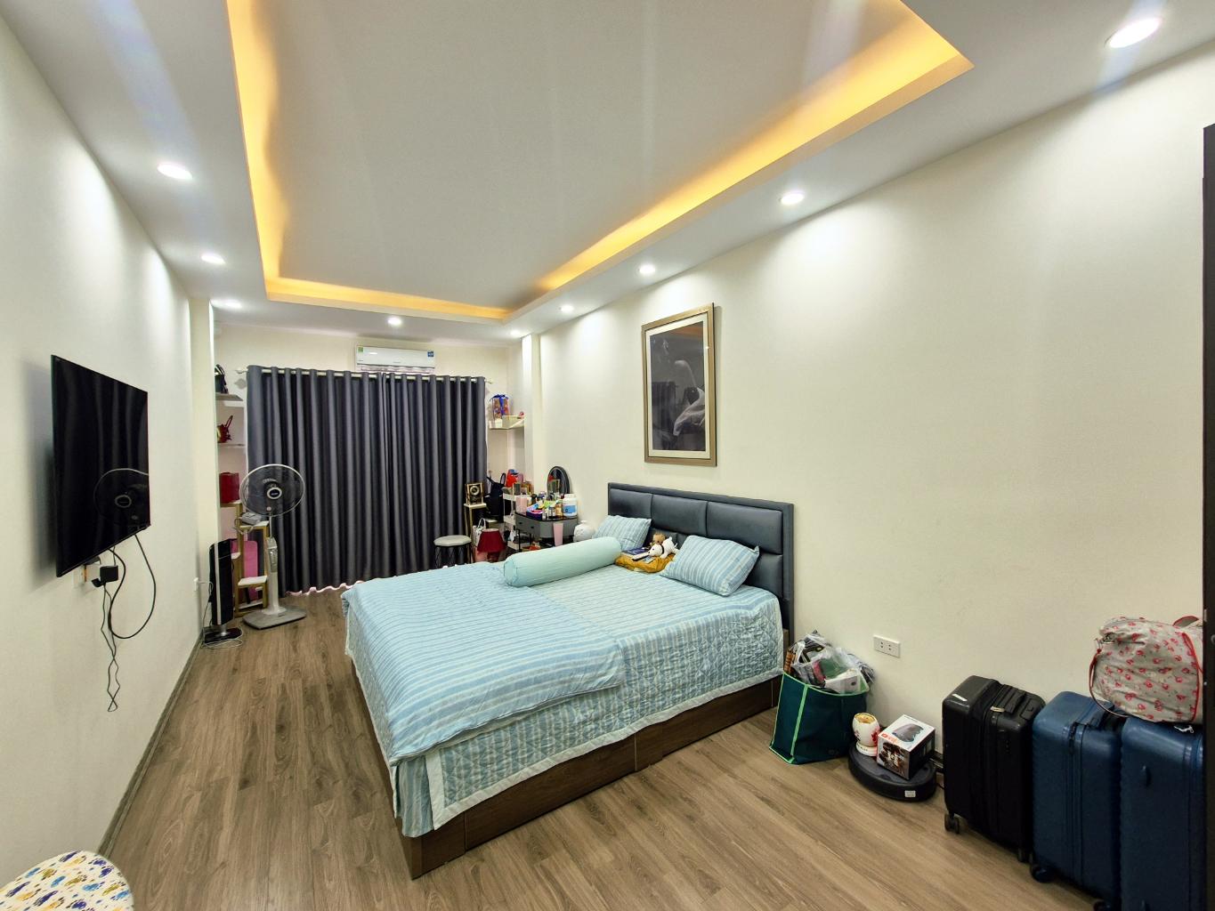 Bán nhà mới xây - Vị trí đắc địa - Ở luôn - Không cần sửa